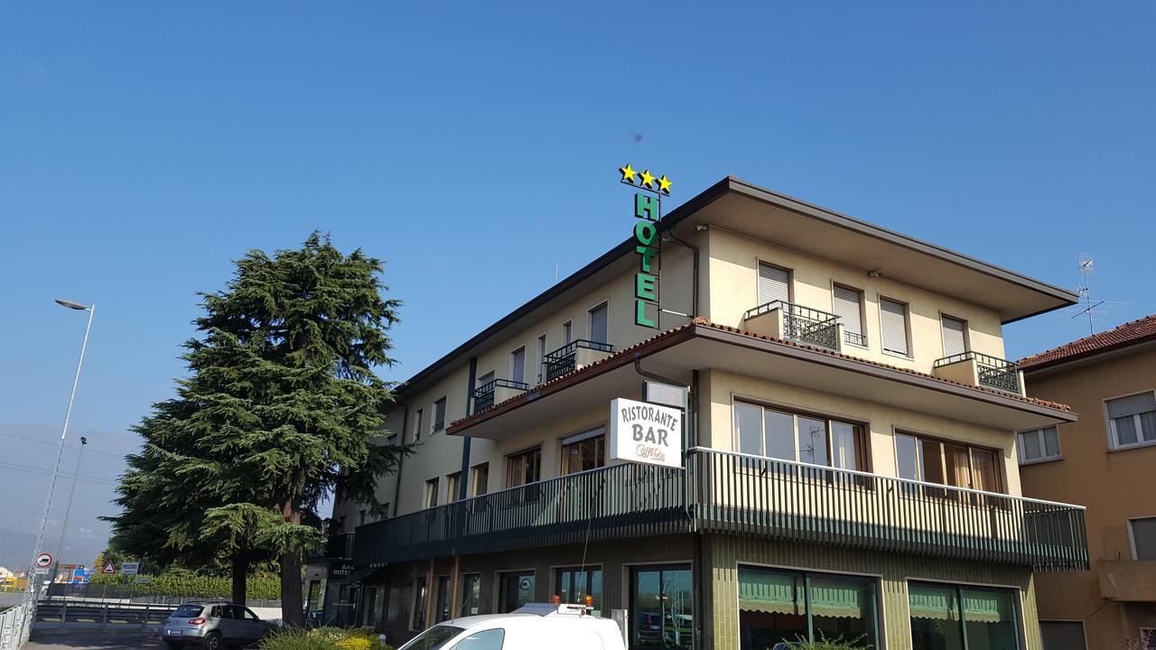 Hotel Dei Pini Medolago Eksteriør bilde
